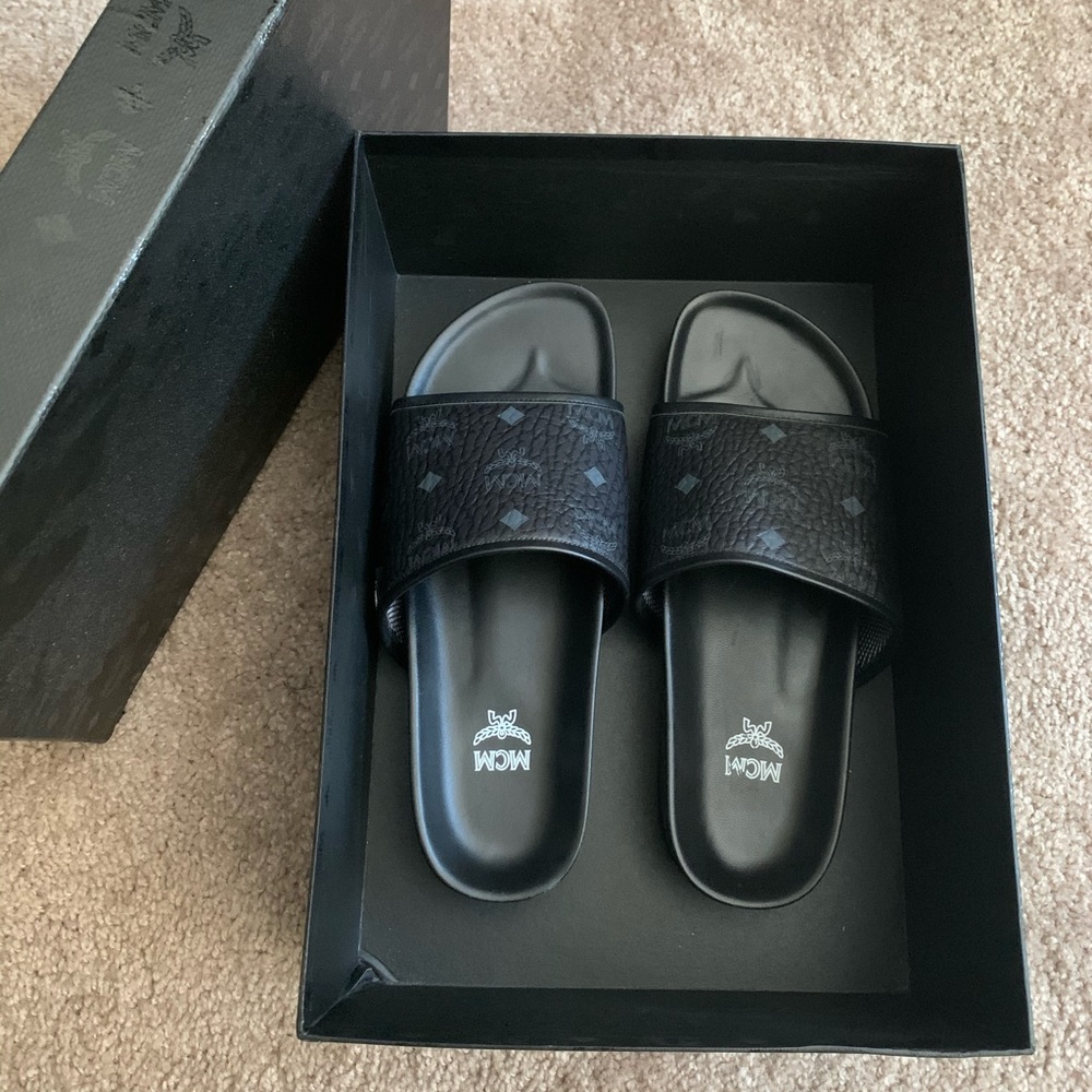 Men’s MCM slides